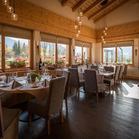 斯皮霍尔恩超级酒店